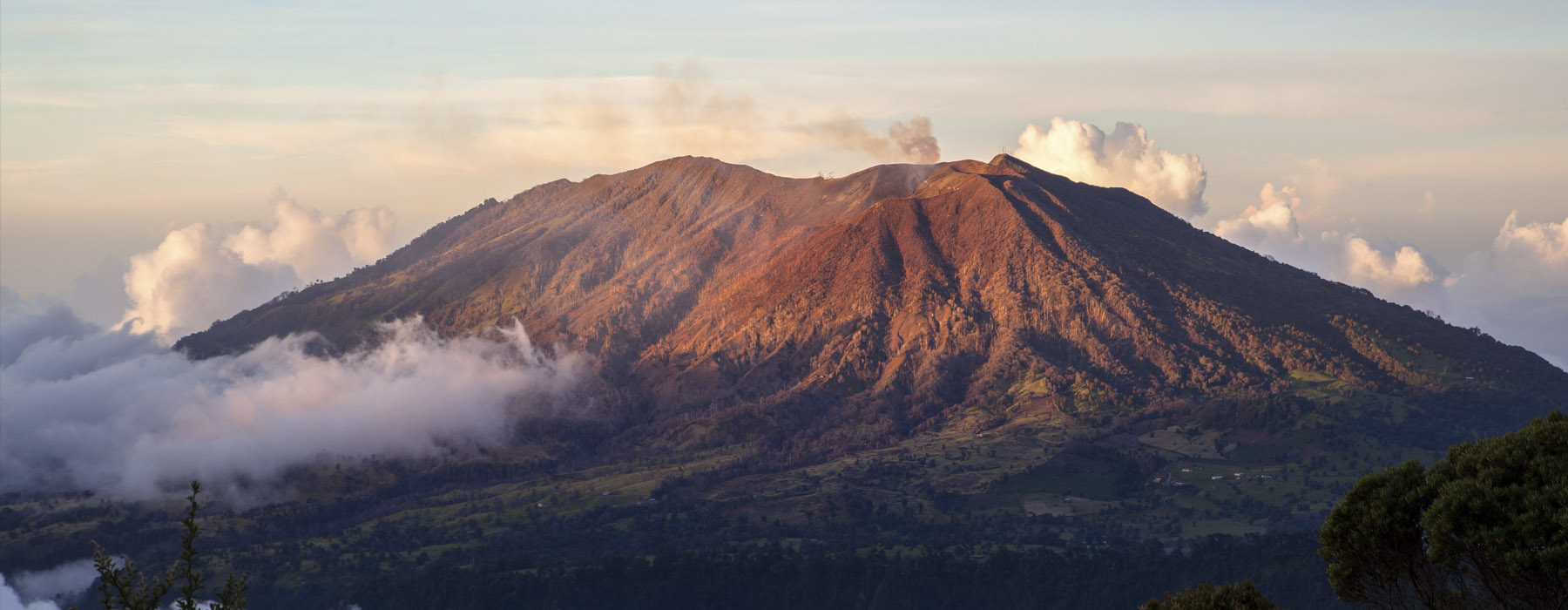 Volcanoes and Cloud Forests<br class="hidden-md hidden-lg" /> Holidays